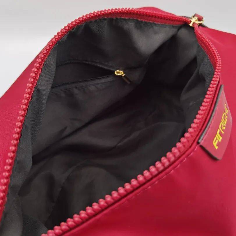 今年特别流行尼龙包 (今年流行的尼龙包包)