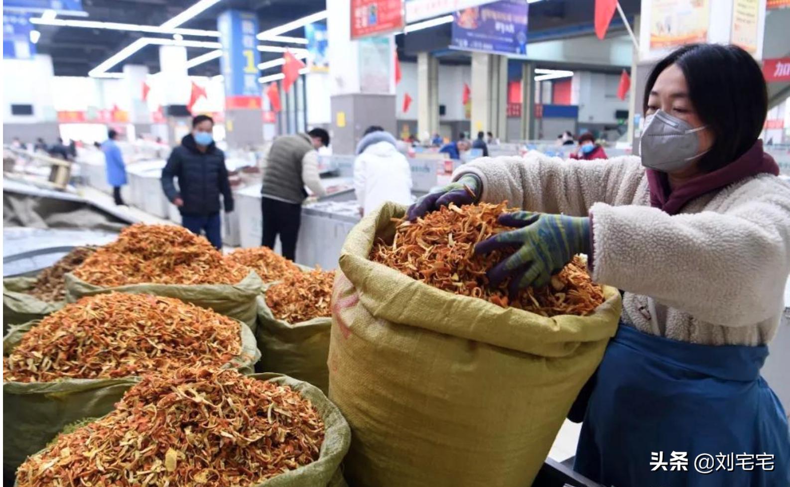 从“小学肄业”到“收藏大亨”,马未都的逆袭之路,何以非议不断