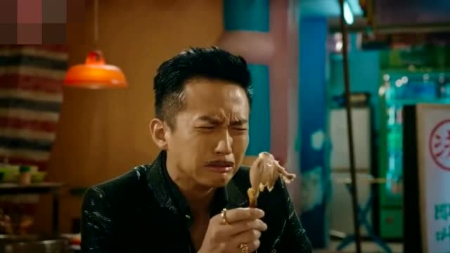 周星驰营造出滑稽荒诞的喜剧效果,周星驰喜剧风格解析