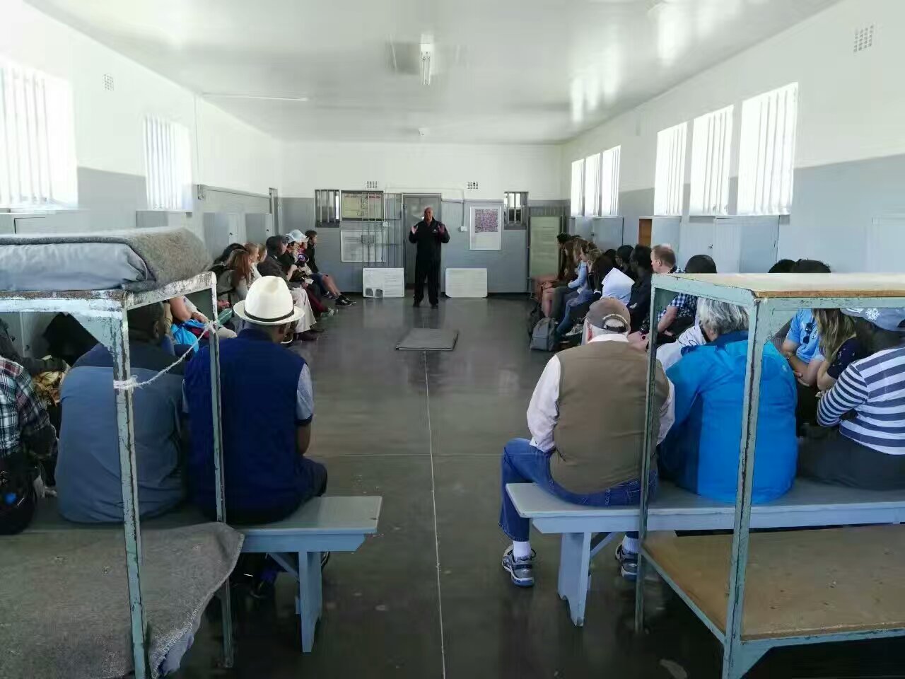 曼德拉在监狱多少年,南非总统曼德拉罗本岛