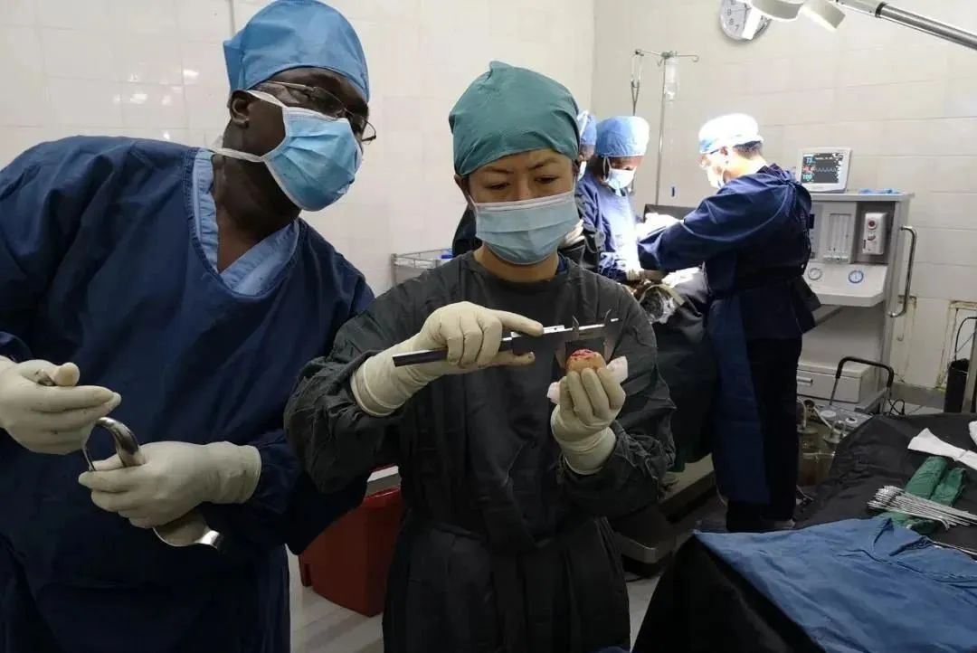 【讲*党**性强担当创一流】北京积水潭医院优秀*产党共**员风采展示(援几内亚医疗队篇十三)