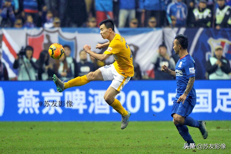 江苏队冠军奖杯在哪,江苏队举奖杯