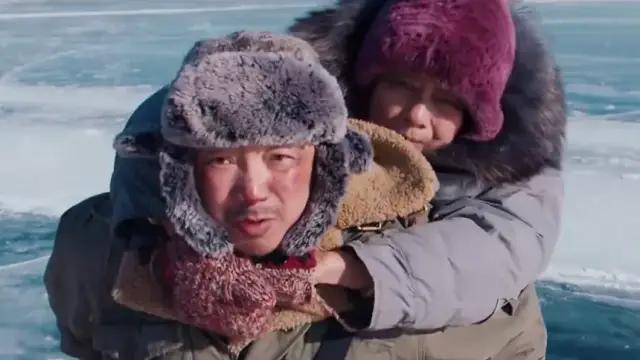 疫情期间宅在家看电视剧,疫情期间宅在家看手机