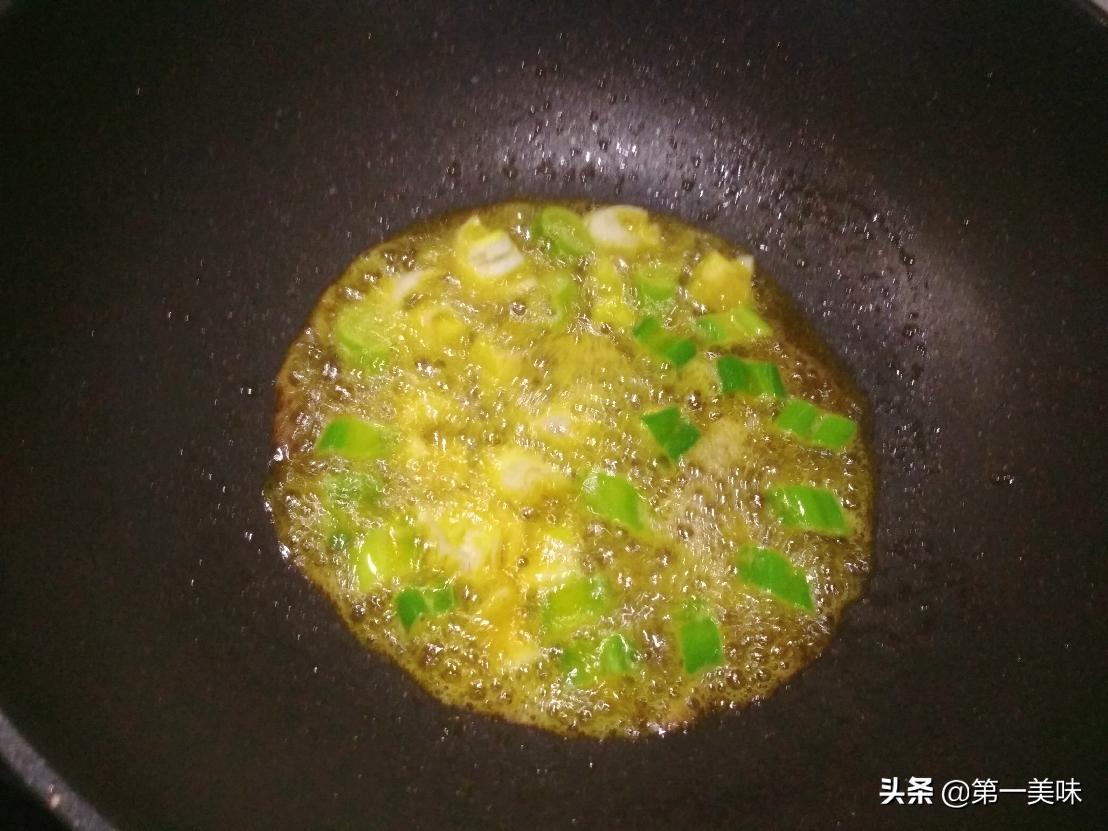 大厨教你虾仁滑蛋,滑蛋虾仁鸡蛋细嫩有诀窍