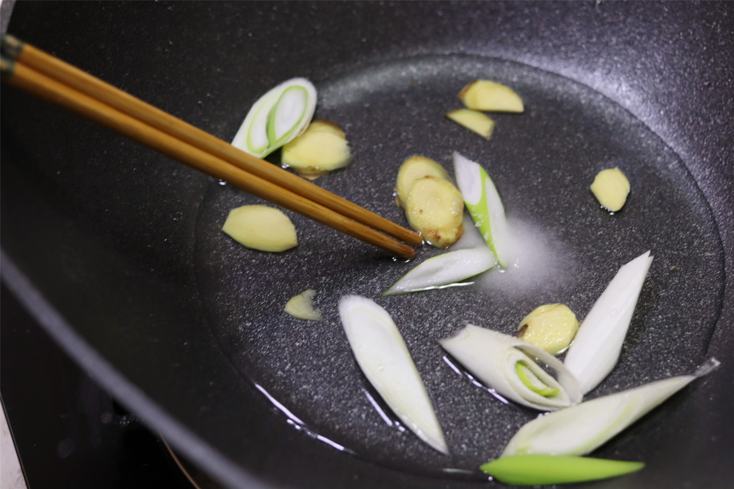 白灼黑虎虾这样做虾肉紧实有弹性,白灼虾这样做虾肉鲜嫩爽口又好吃