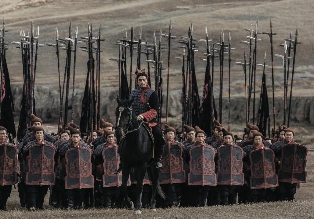 拍网贷广告劝农民工坐飞机,怂恿农民工升舱