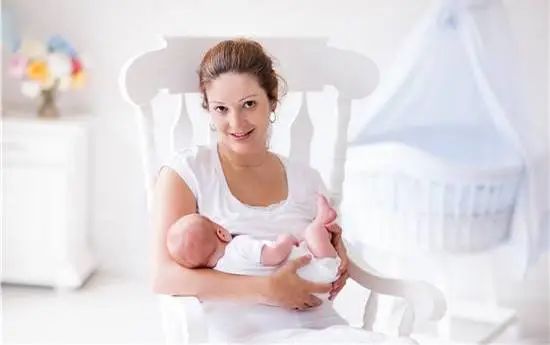 学习正常分娩指南,优化孕妇在产程和分娩中的体验,维护产妇尊严