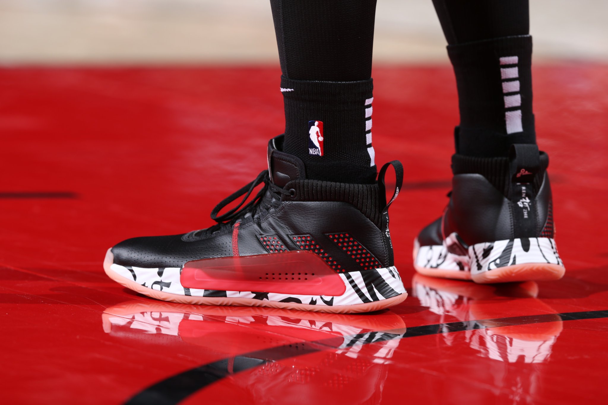 韦德的最新战靴,盘点nba上脚球鞋欧文