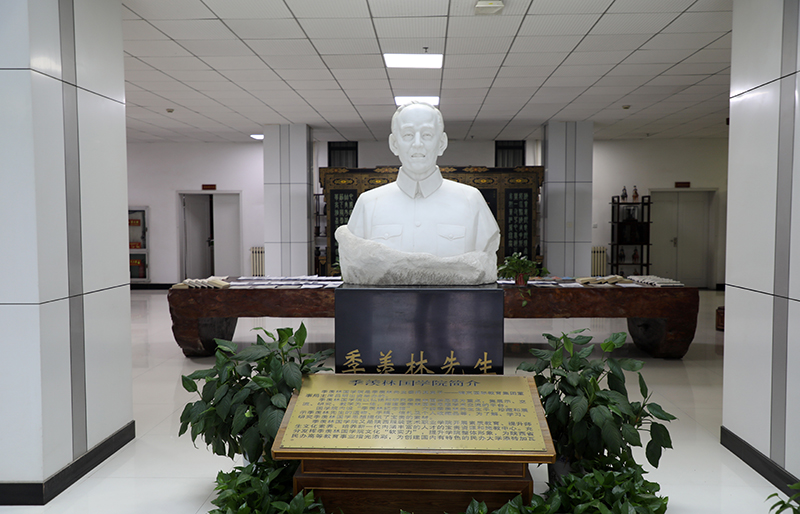 陕西服装工程学院图书馆怎么样,你心目中大学是什么样的