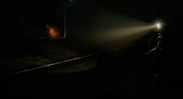 强光直射手电筒,强光手电筒远射超亮60个小时以上