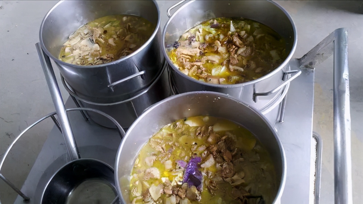 监狱里一日三餐都吃什么饭菜,中国监狱一日三餐标准