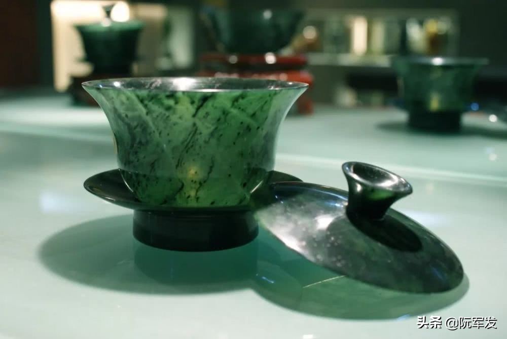 琼浆玉液夜光杯,葡萄美酒夜光杯