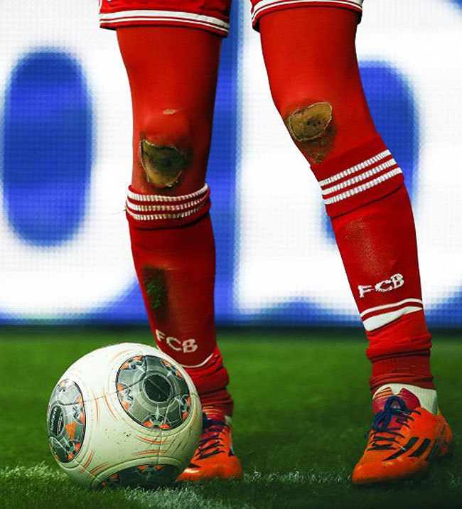 足坛滑跪德罗巴,足坛经典滑跪