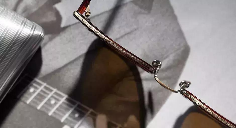 太阳镜最佳戴法,智能穿戴太阳镜