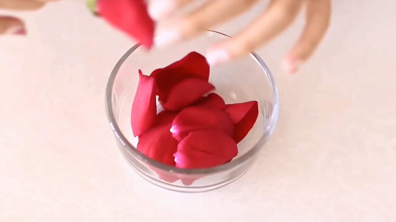香水玫瑰花瓣的做法,花瓣蒸馏自制香水