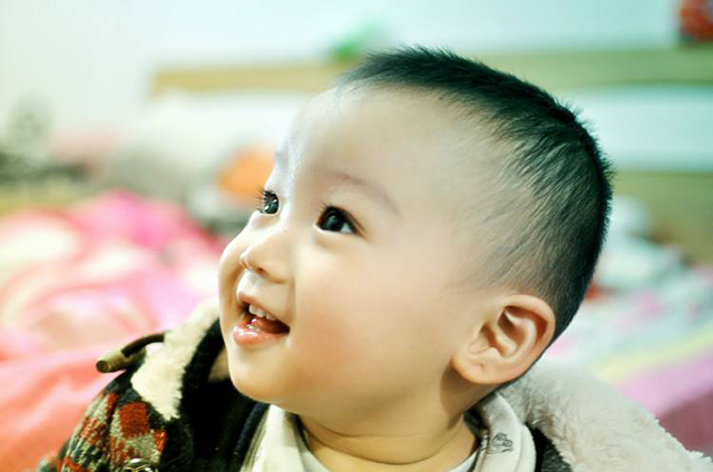 1岁半孩子打人咬人的正确引导,一岁半喜欢打人咬人抓人什么原因