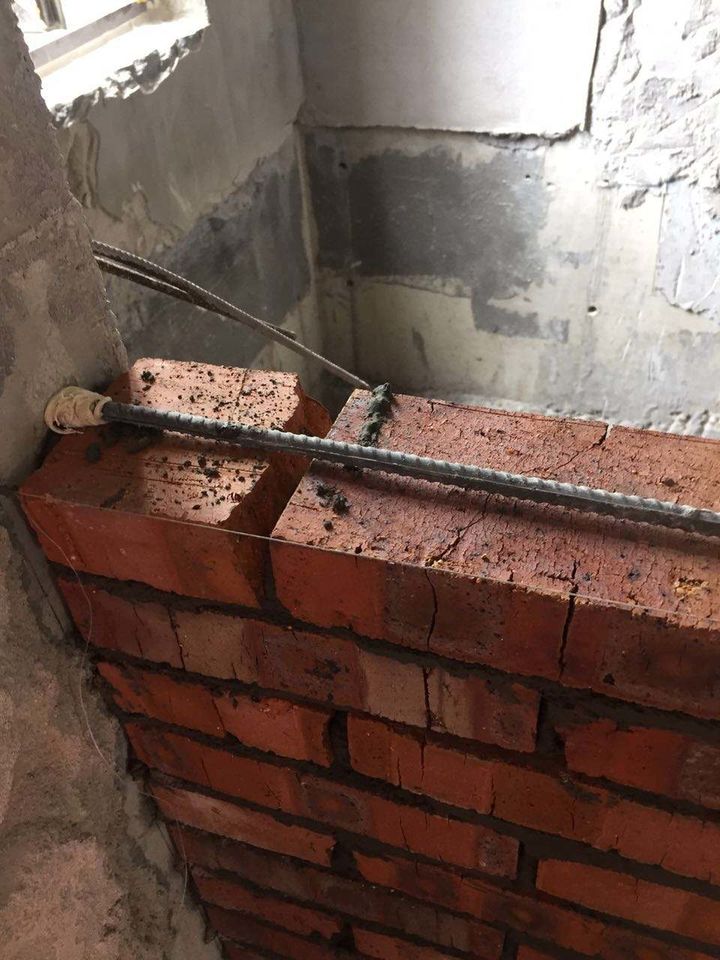 自建房承重梁下砌墙怎么做不裂缝,入住后墙体空鼓了怎么办