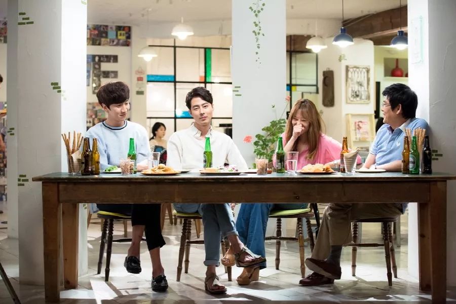 韩剧女主连衣裙穿搭,韩剧中冬天碎花半身裙