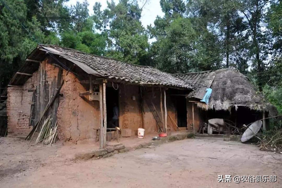 户口在娘家可以分到婆家的地吗,外嫁女在娘家分户无宅基地