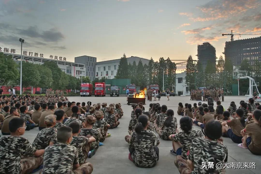 江苏教育频道特种兵军事夏令营,小小特种兵夏令营江苏广电