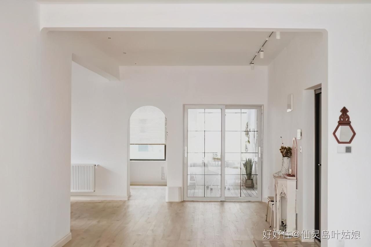 客厅不放家具怎么布置,客厅不大怎样摆家具