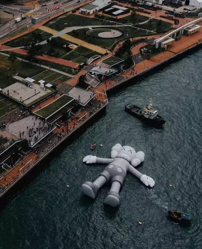 优衣库kaws值得买的图案,优衣库kaws为啥突然爆火