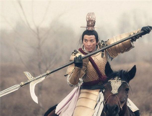 方天画戟这么强，为何除了吕布几乎没人用？学者：其实吕布也不用