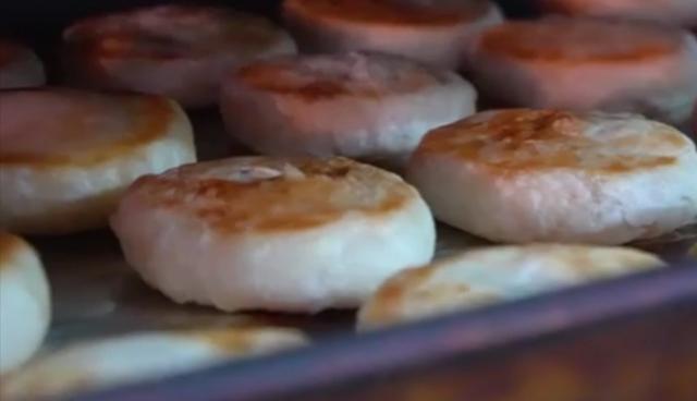 福建传统老式绿豆饼手工现做,福建十大特产绿豆饼