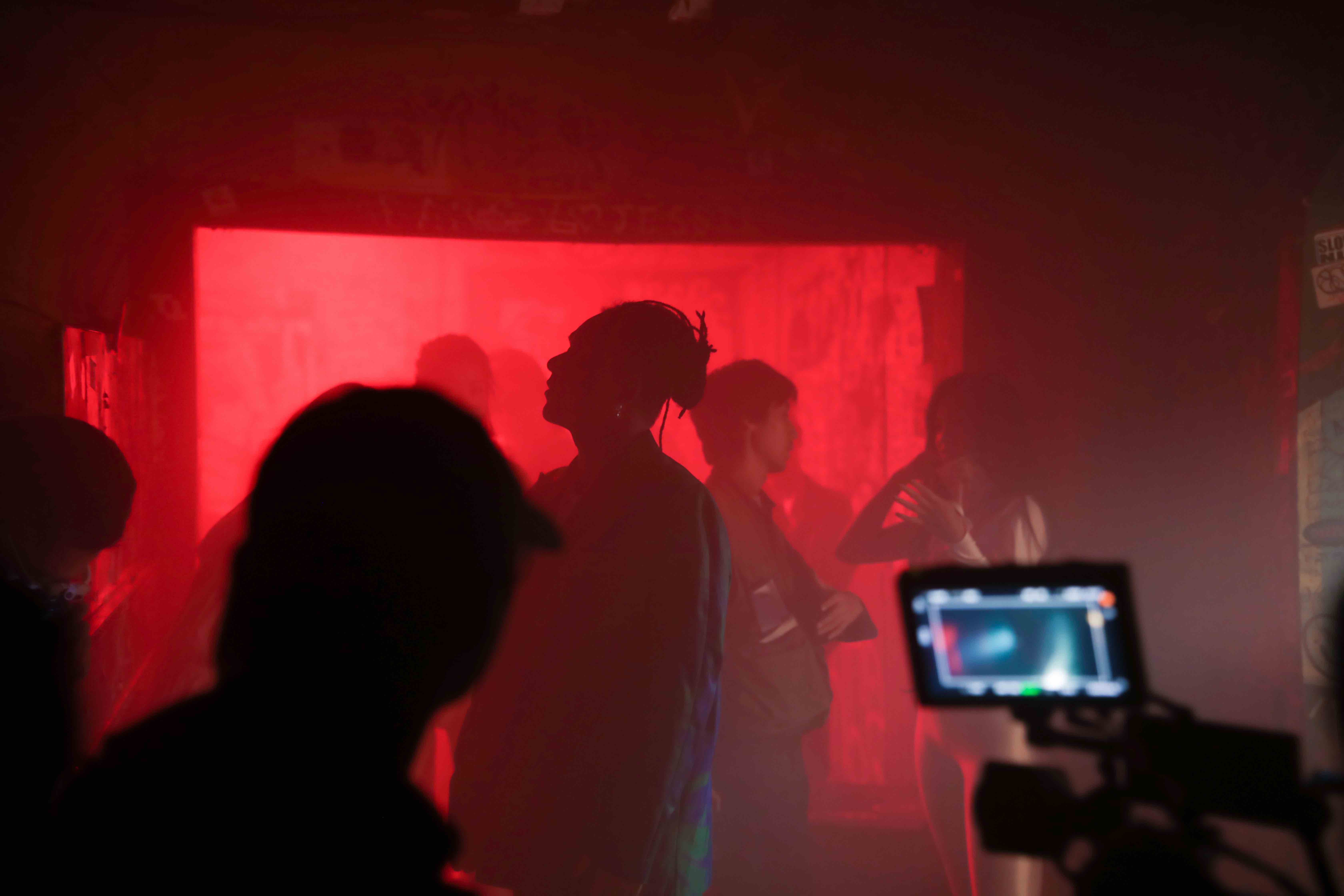 当你在重构自我时保持清醒｜黄旭《酒声》新歌MV首发