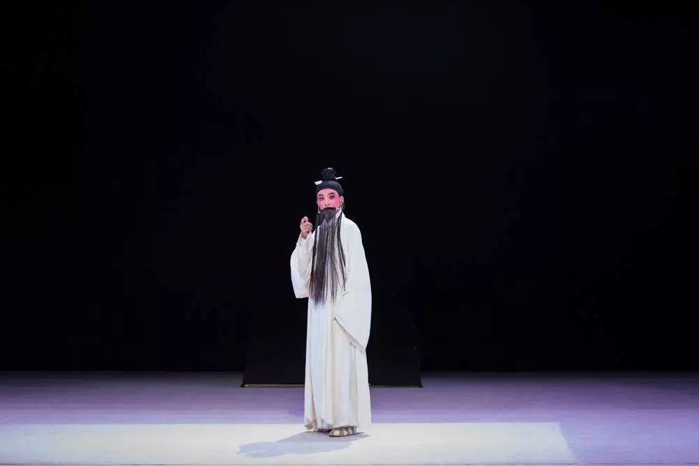 一个想变成蚯蚓的男人，和一个想变成鹅的女人