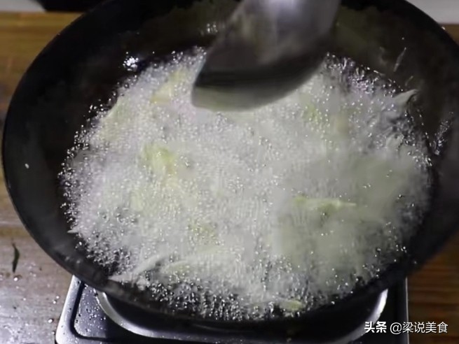 怎么炖油炸过鱼块,香酥炸鱼块怎么做酥脆好吃