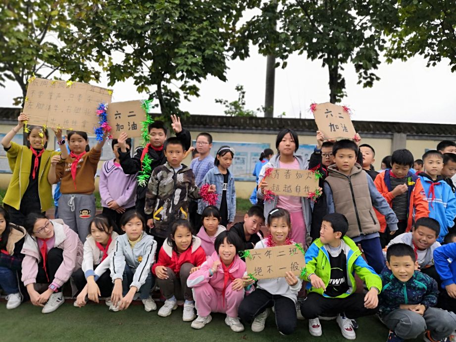 足球小将展风采——渭丰中心学校校园足球联赛拉开帷幕