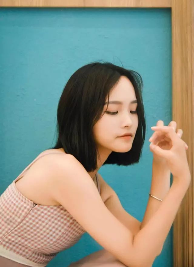 拍照侧脸取景技巧,拍人像侧脸的技巧