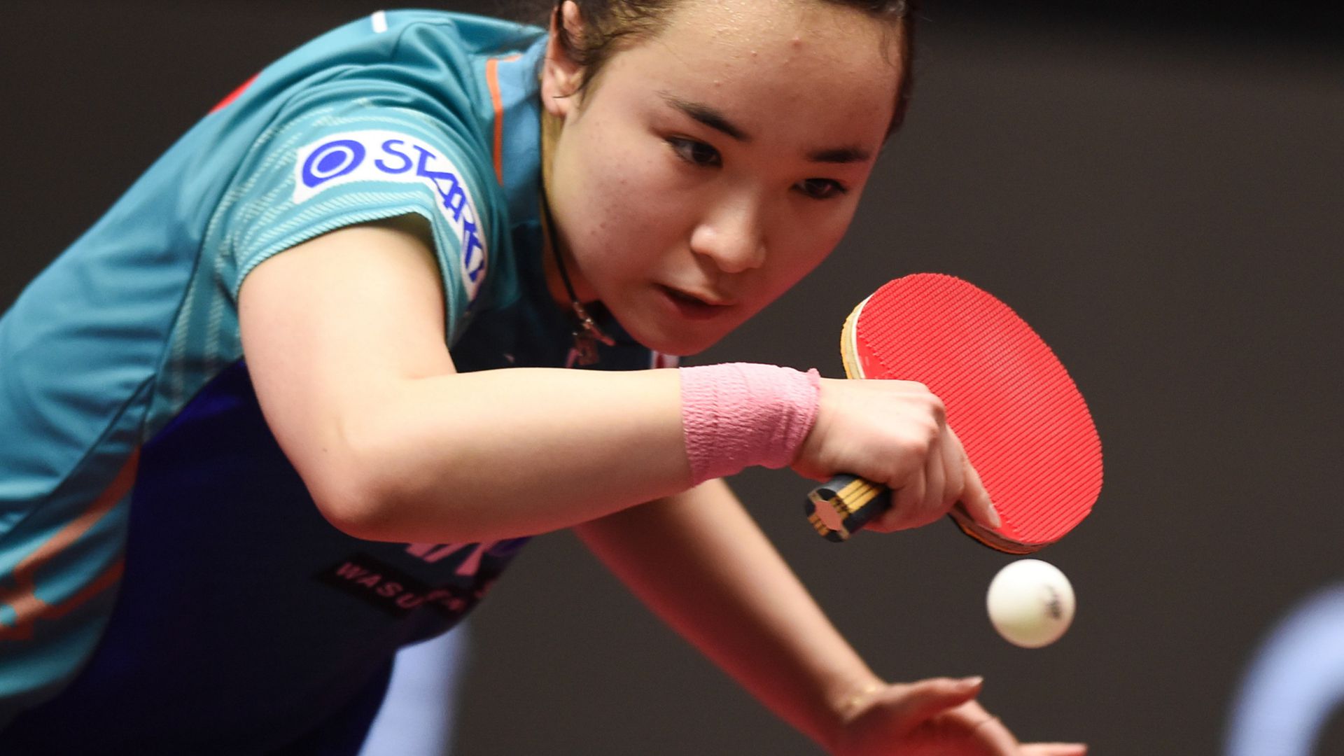 伊藤美诚使用的乒乓球器材,伊藤美诚底板适合什么打法