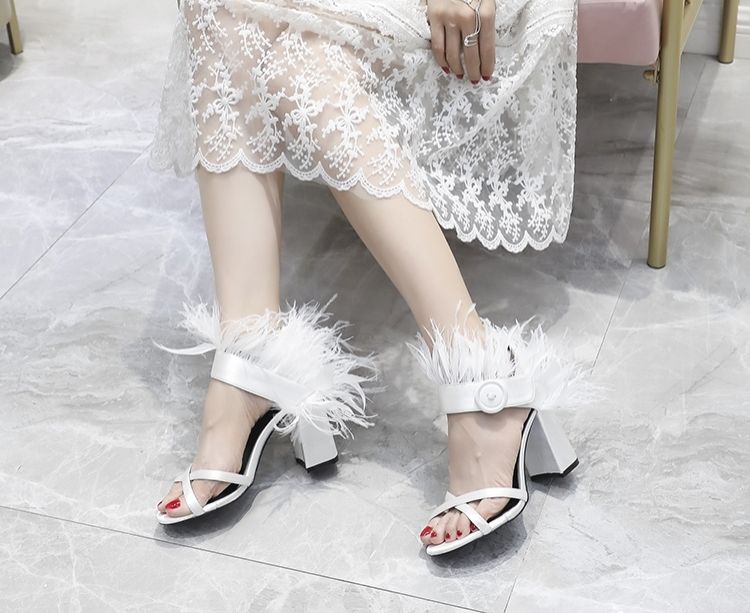 什么样的高跟鞋穿了不累,夏天什么样的高跟鞋好看