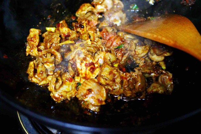 鸡胗炒鸡胗需要焯水吗,炒鸡胗用不用先煮熟