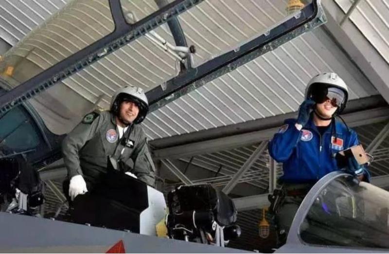 巴基斯坦评价歼10和f16,巴基斯坦飞行员谈歼10c的优缺点