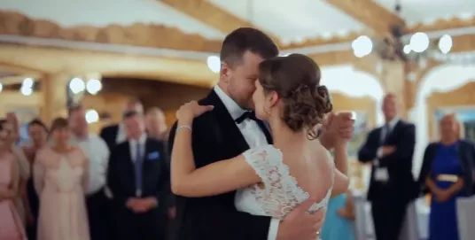 结婚视频新娘出场,户外创意新娘出场方式