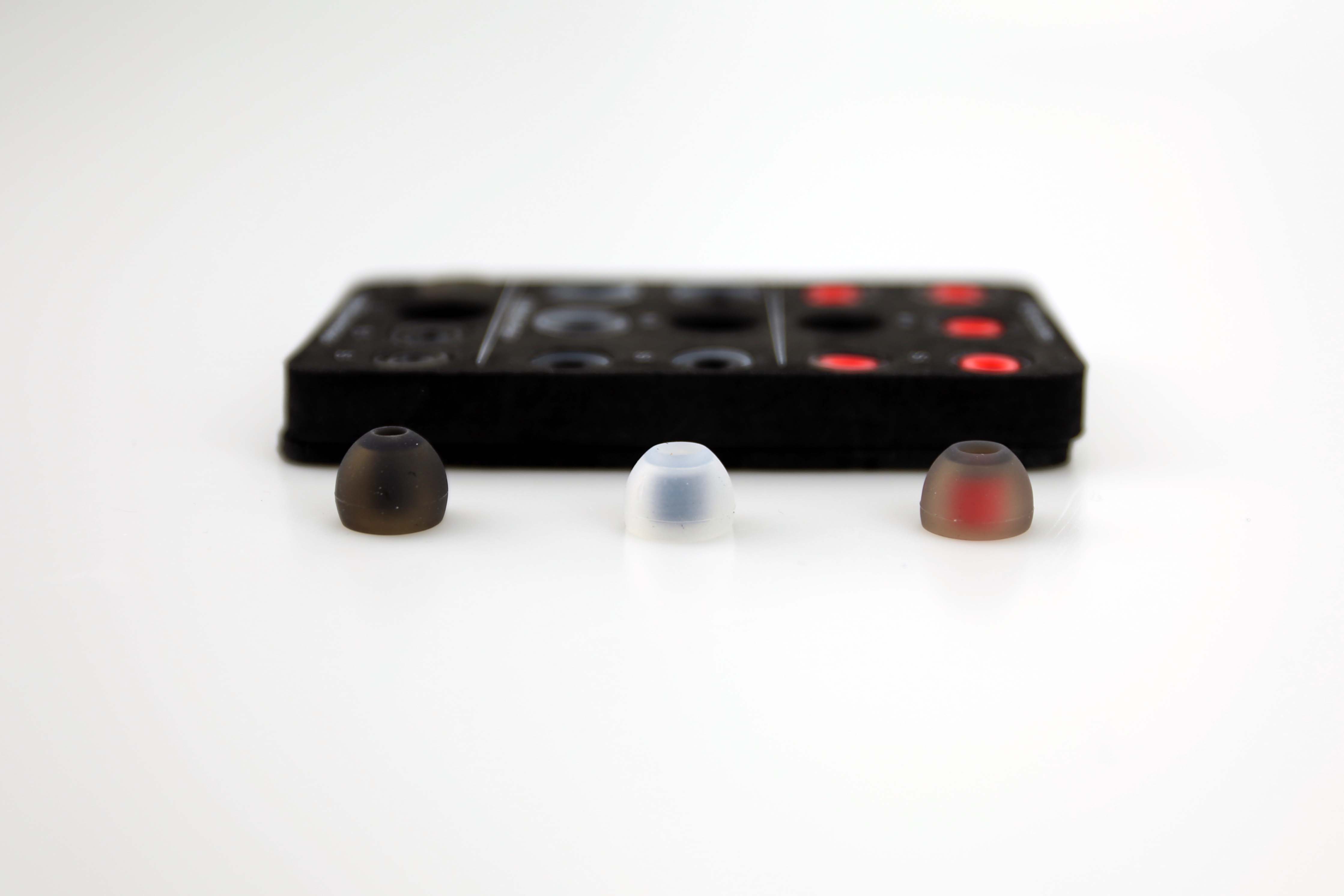 一款外观花里胡哨却敢卖799元的国产耳机,到底硬气在何处?