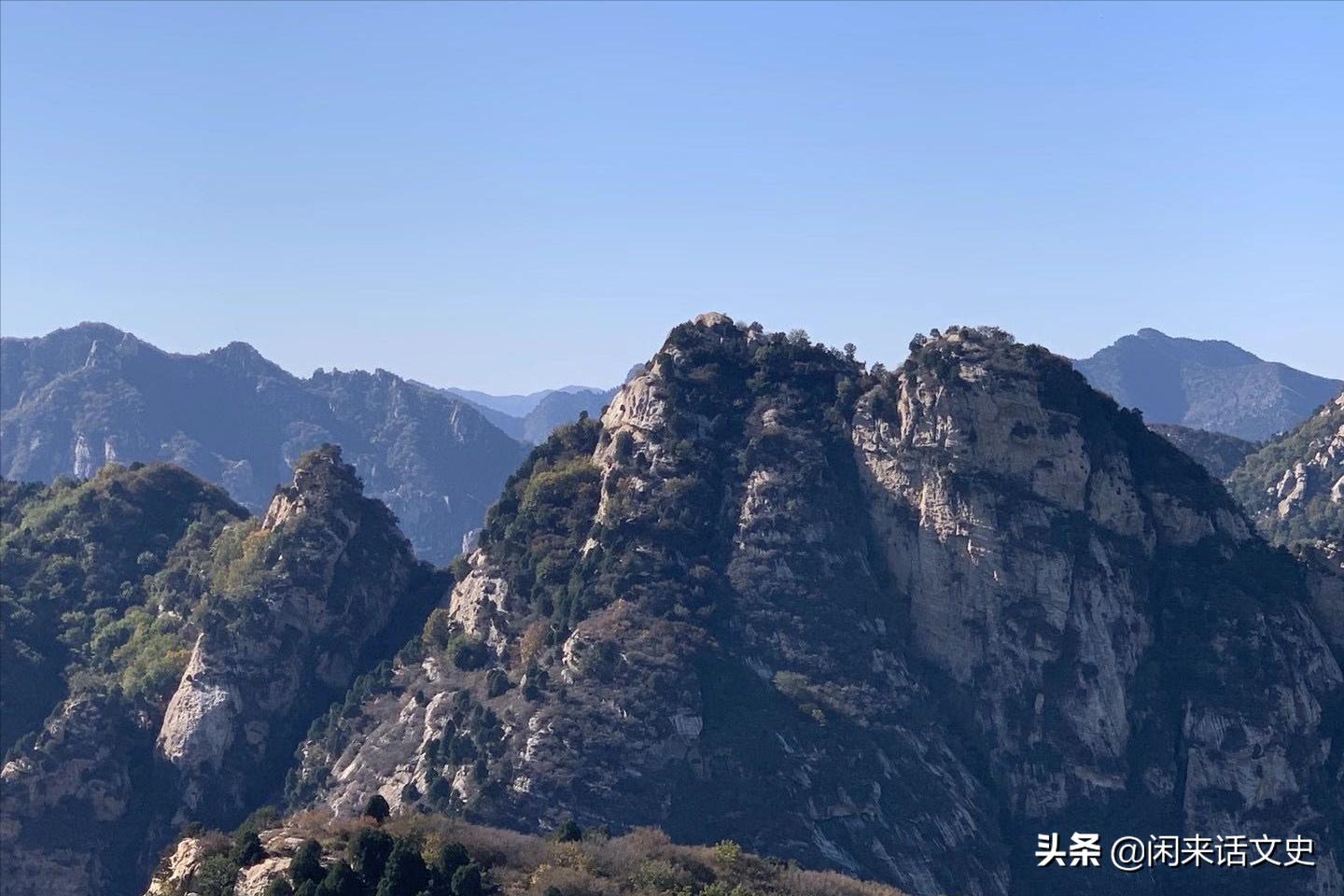 苏轼的诗更多不太讲求押韵,苏轼借用典故的词