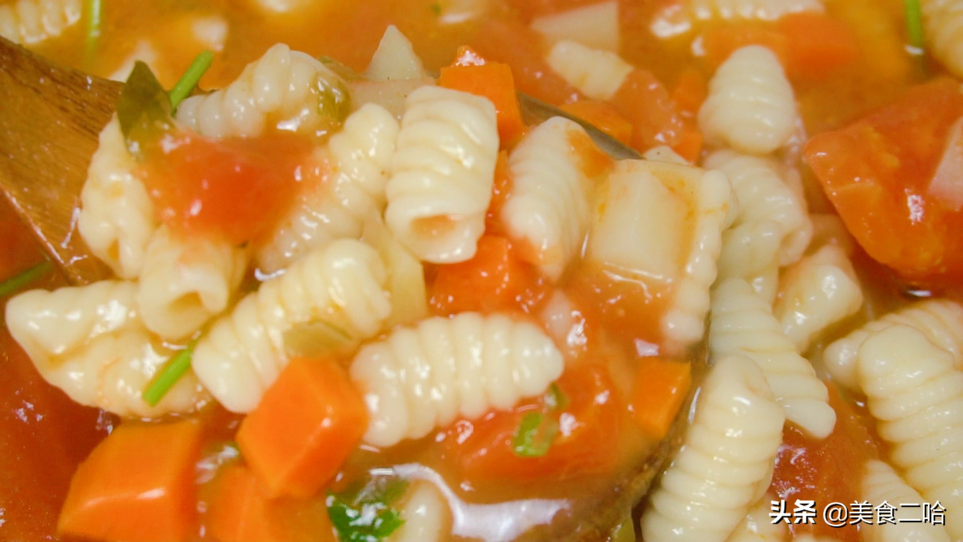 做陕西麻食又软又好吃,陕西人顿顿都离不开的辣子酱夹馍