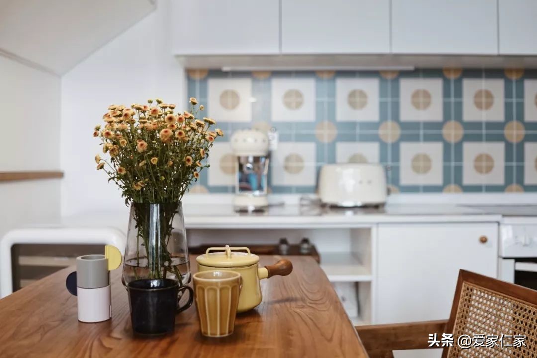 她买下32㎡上海老旧学区房,为女儿打造小桃园,还有超舒适大庭院