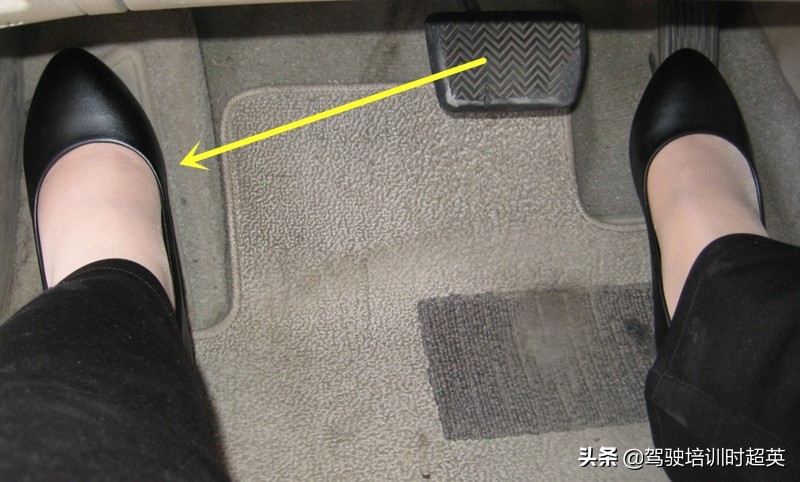 有上坡辅助的车陡坡怎么起步,有刹车辅助的车怎么陡坡起步