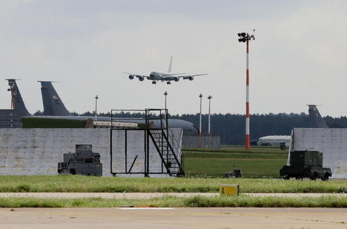 病毒肆虐，英国做最坏打算，将前皇家空军基地被改造成新冠停尸房