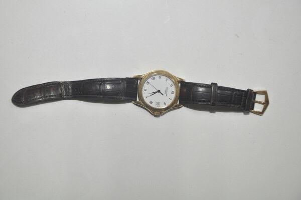 720万名表拍卖背后：公安局长与女下属酒店开房被*拍偷**敲诈，销毁证据后放人