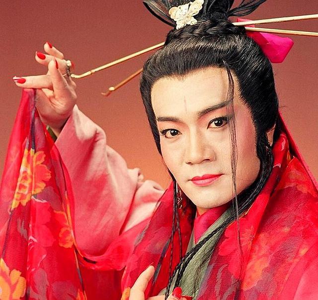 杨过用独孤九剑战东方不败谁厉害,令狐冲和杨过谁的独孤九剑厉害