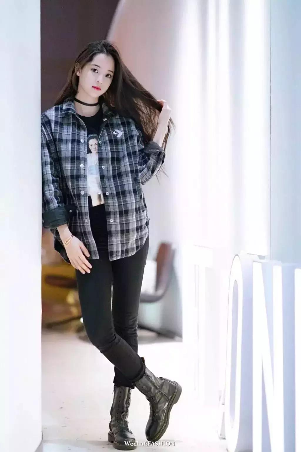 刘雯格纹,刘雯穿格纹衫好看吗