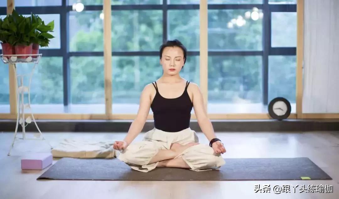 眉心有哪些瑜伽动作,利于面部的瑜伽动作