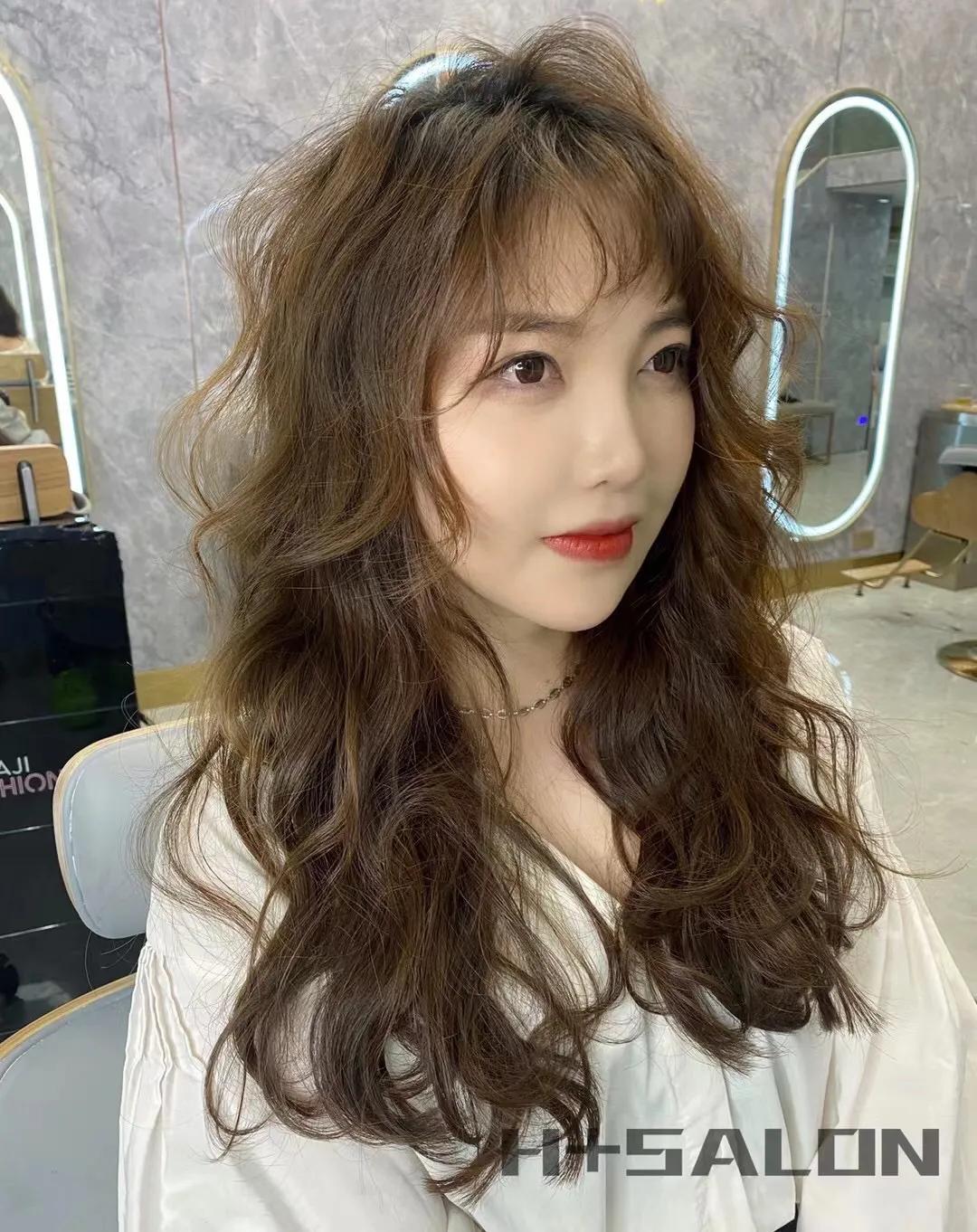 流行发色显白减龄长直发,中长发低调高级显白发色