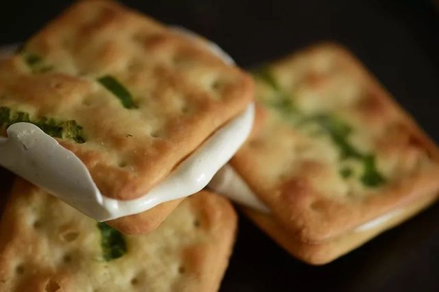 网购28款网红零食，究竟谁是最值得囤的年货？